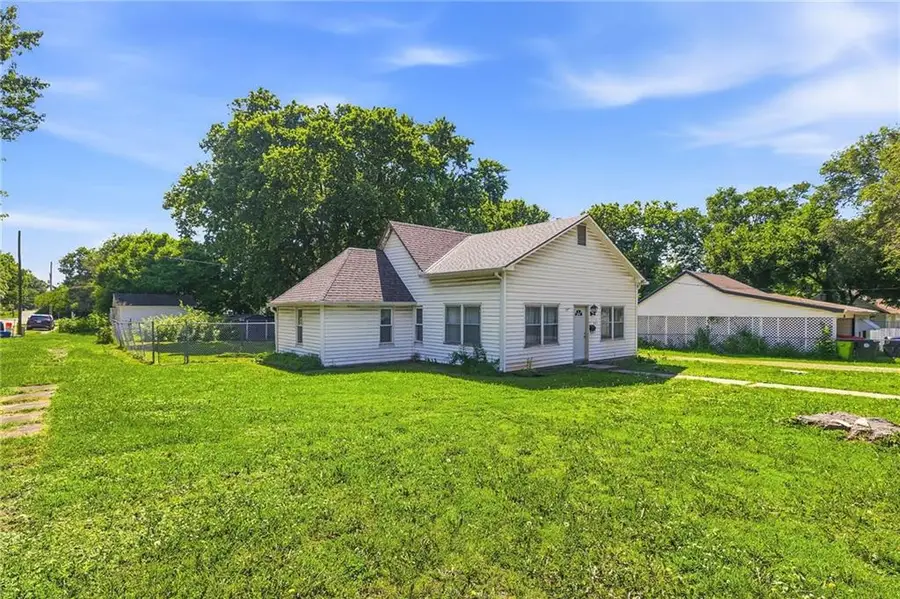622 C Street, Belton, MO 64012 - #3