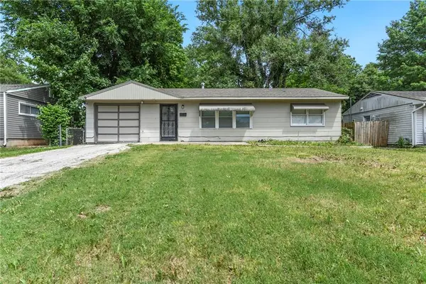 10719 Cambridge Avenue, Kansas City, MO 64134