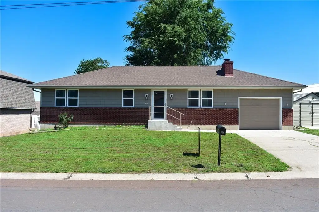 329 W Slater Street, Marshall, MO 65340 - #1