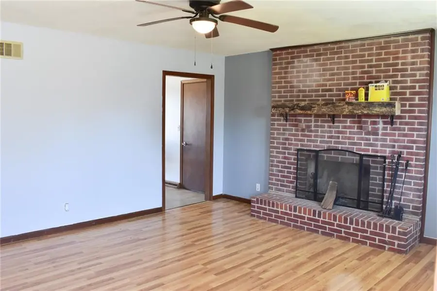 329 W Slater Street, Marshall, MO 65340 - #2