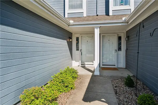 5542 NW Moonlight Meadow Drive, Lee's Summit, MO 64064