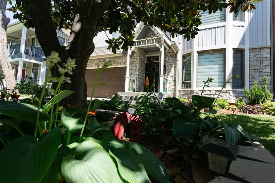 240 E 30th Street, Kansas City, MO 64108 - #2