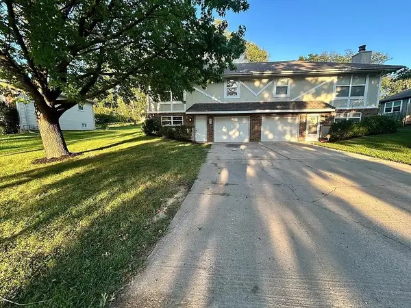 401 SE Melody Lane, Lee's Summit, MO 64086