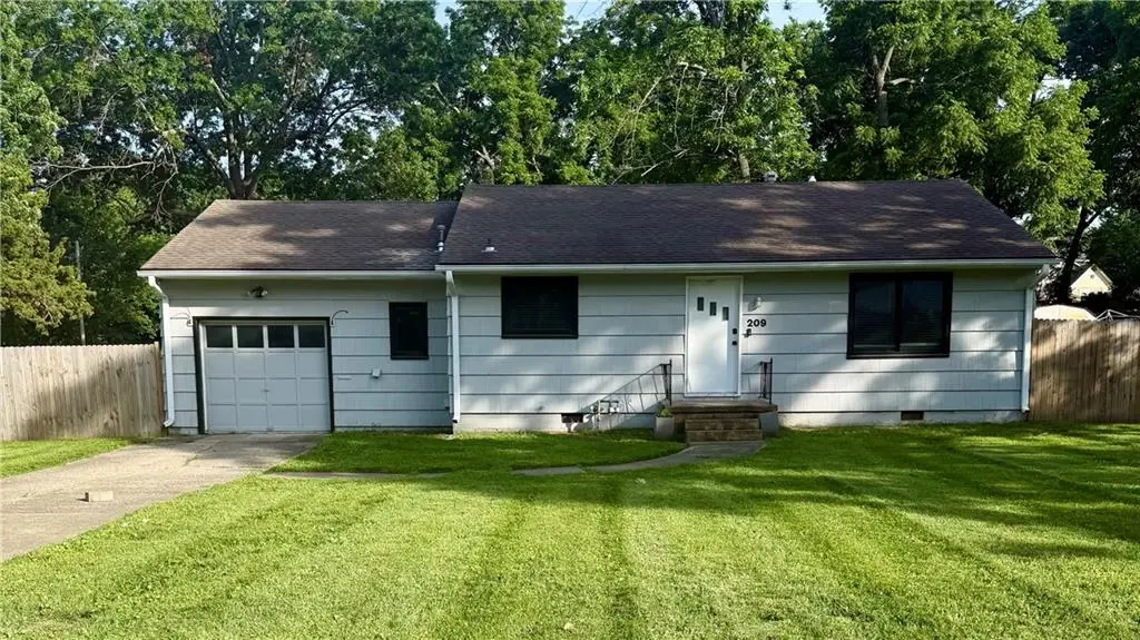 209 NE Maple Street, Lees Summit, MO 64063 - #1