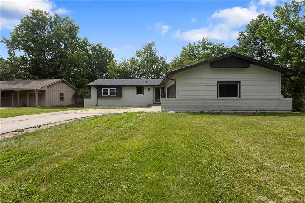 8320 Willow Way, Raytown, MO 64138 - #1