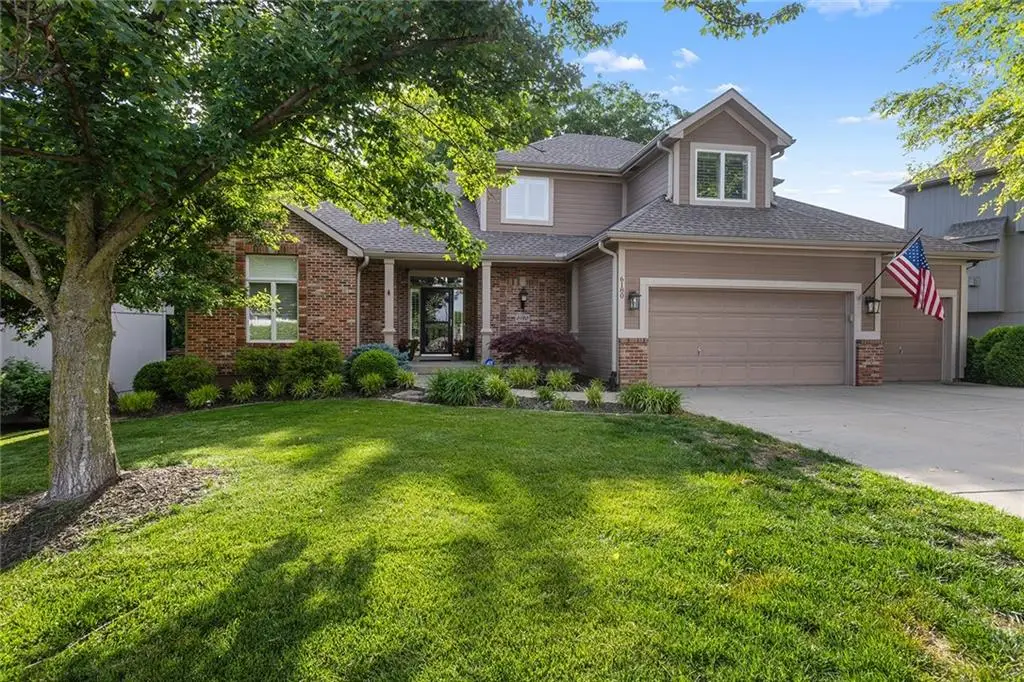 6180 N Nevada Avenue, Parkville, MO 64152 - #1