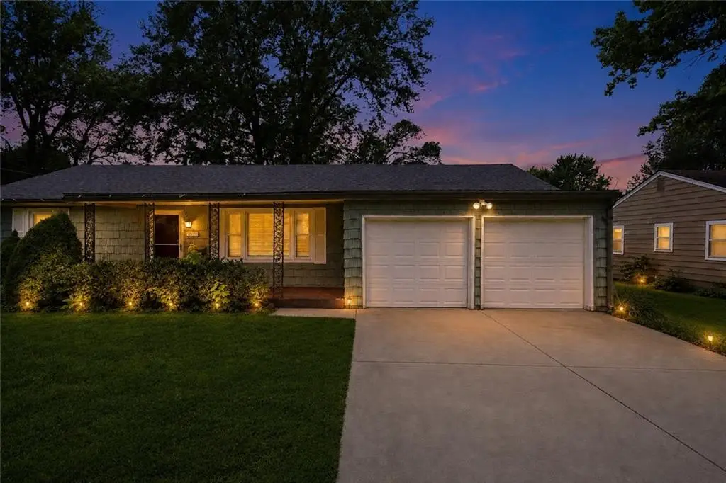 12708 12th Street, Grandview, MO 64030 - #1