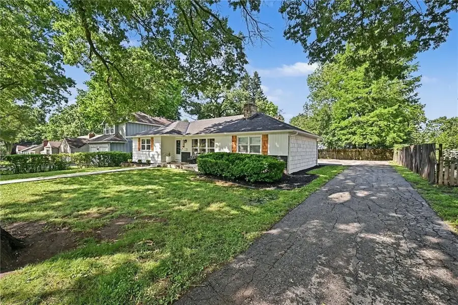 5020 Clark Drive, Roeland Park, KS 66205 - #2
