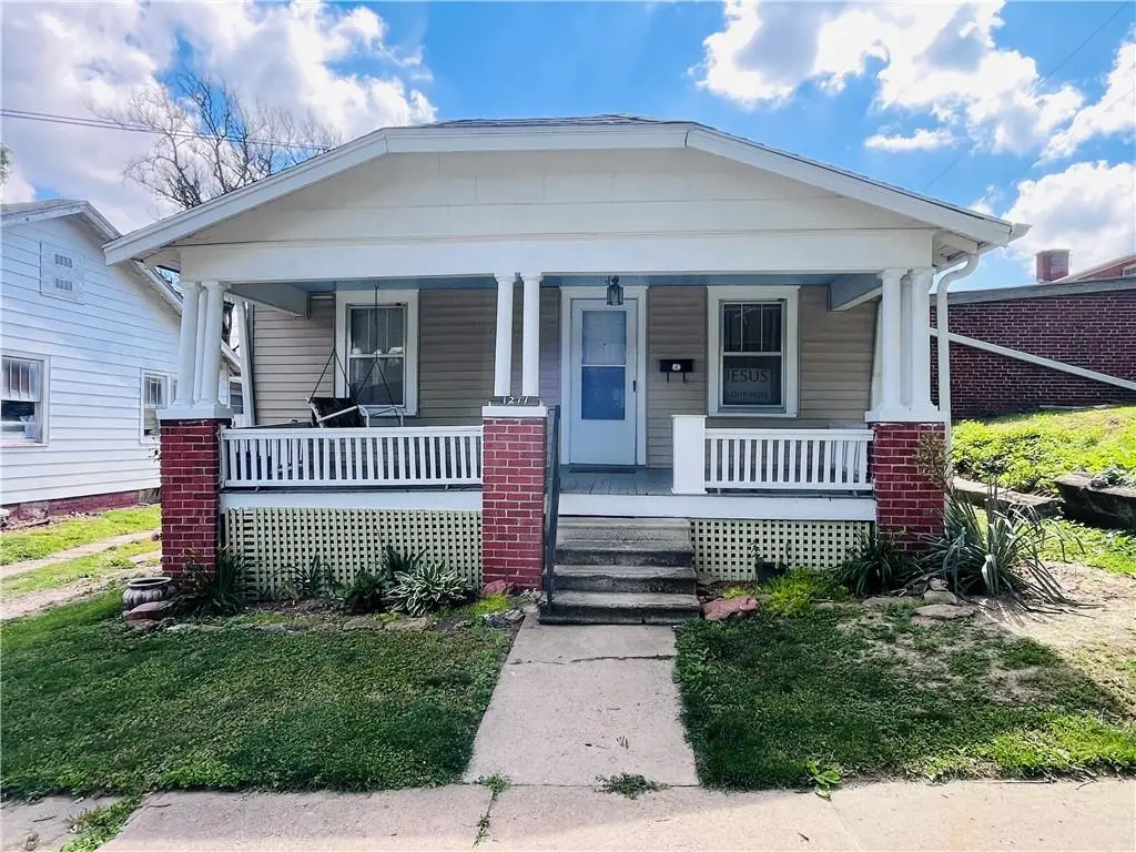1211 S 25th Street, Saint Joseph, MO 64507 - #1