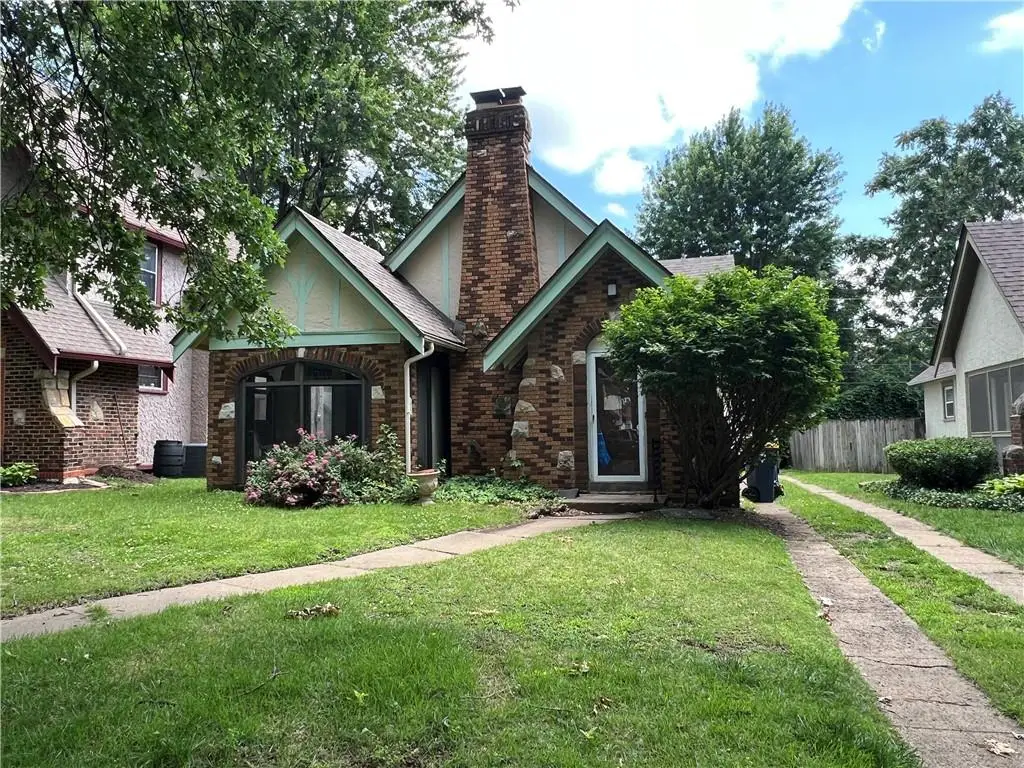231 E 72nd Terrace, Kansas City, MO 64114 - #1