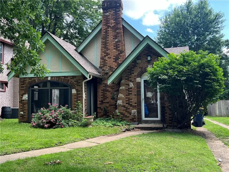 231 E 72nd Terrace, Kansas City, MO 64114 - #2