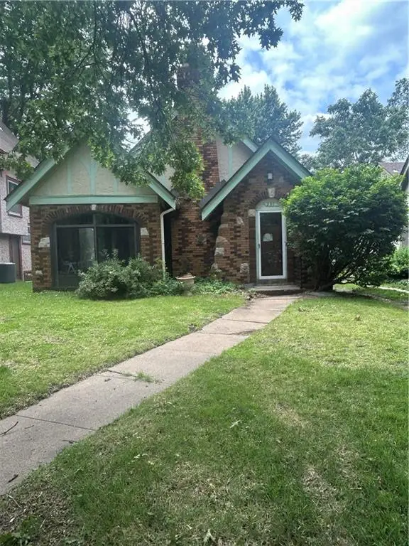 231 E 72nd Terrace, Kansas City, MO 64114 - #3