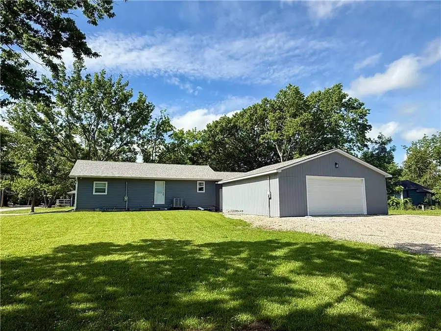 702 Kansas Street, Burlington, KS 66839 - #2