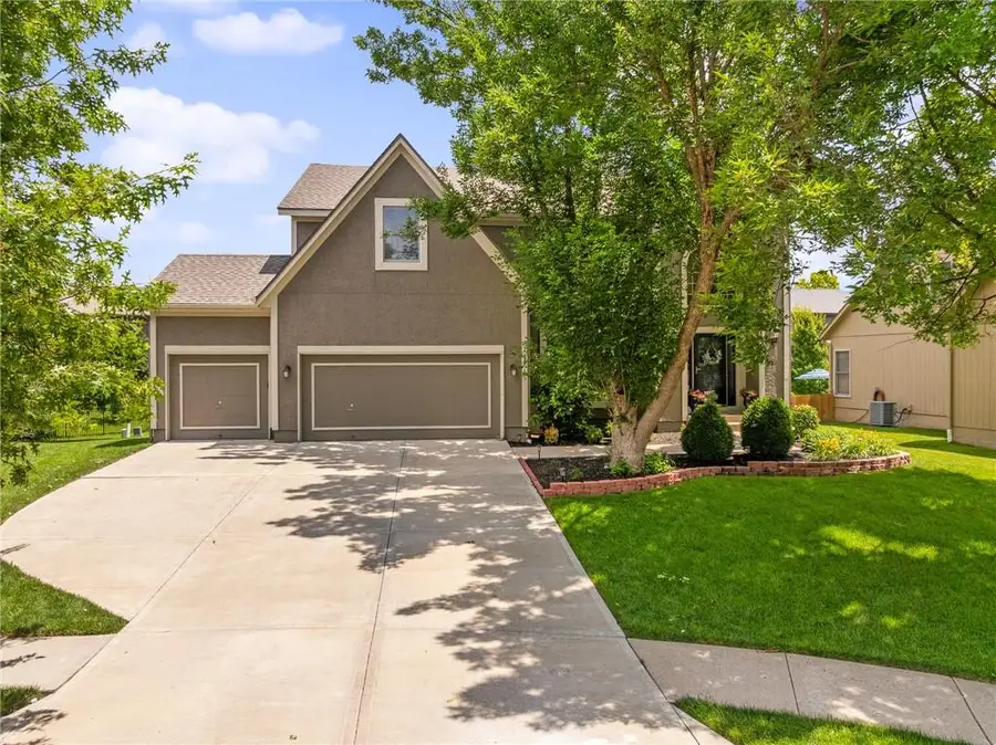 16263 Parkwood Street, Olathe, KS 66062 - #2