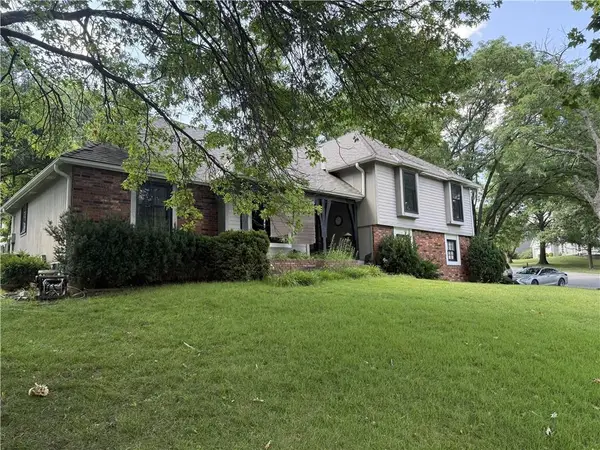 12001 Aberdeen Road, Leawood, KS 66209