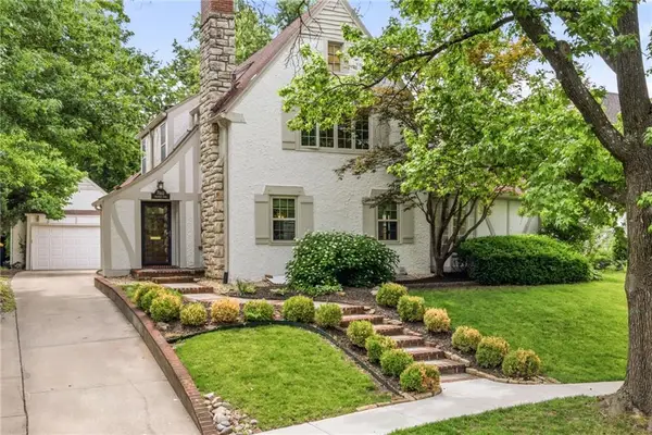 7011 Edgevale Road, Kansas City, MO 64113