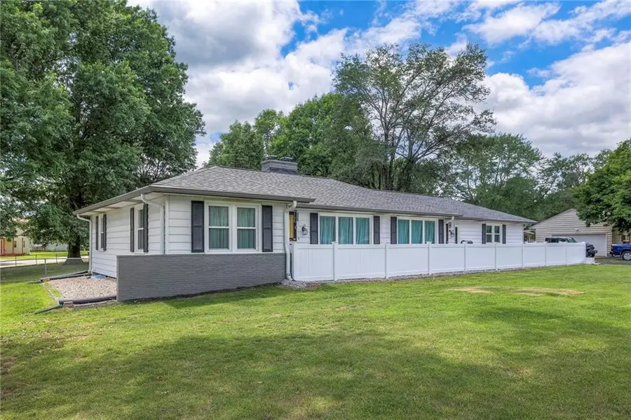 6215 Longview Road, Kansas City, MO 64134 - #3