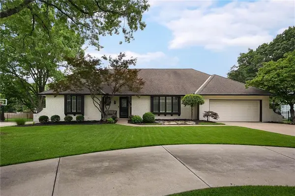 8016 Fontana Street, Prairie Village, KS 66208