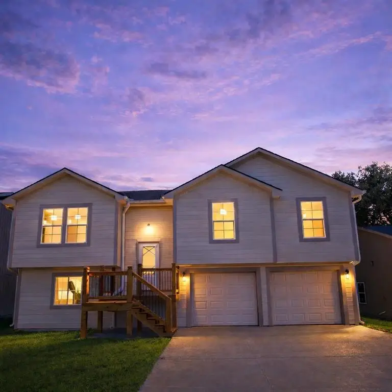 1308 NE White Oaks Lane, Oak Grove, MO 64075 - #1