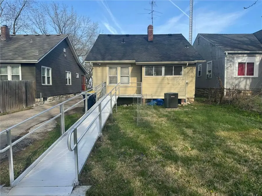 2206 Oakley Avenue, Kansas City, MO 64127 - #2