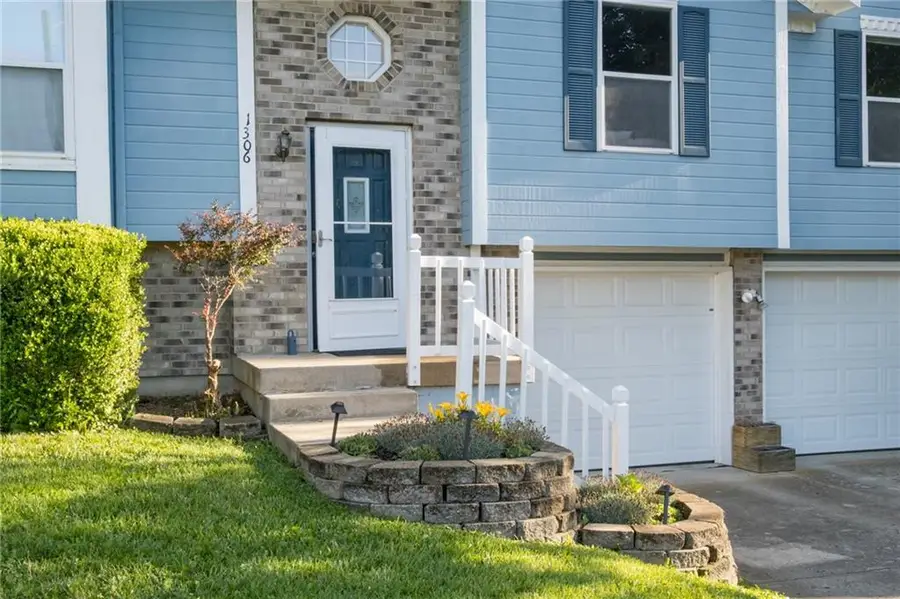 1306 Huntington Circle, Greenwood, MO 64034 - #3