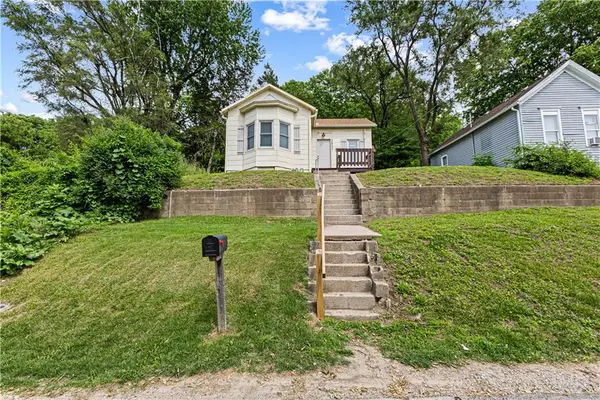 2527 S 13th Street, St Joseph, MO 64503