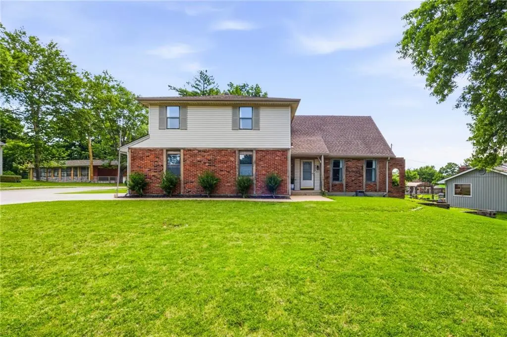 5233 NW Old Pike Road, Gladstone, MO 64118 - #1