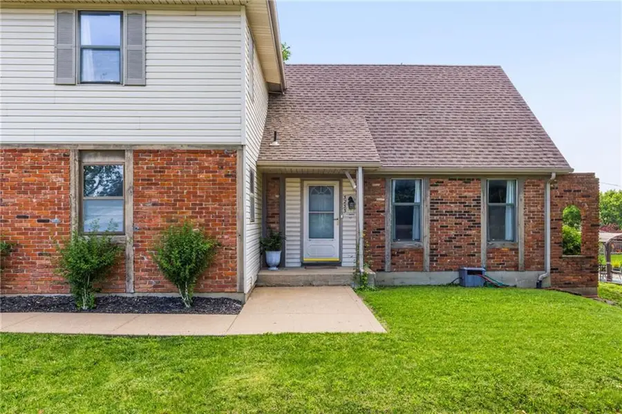 5233 NW Old Pike Road, Gladstone, MO 64118 - #3