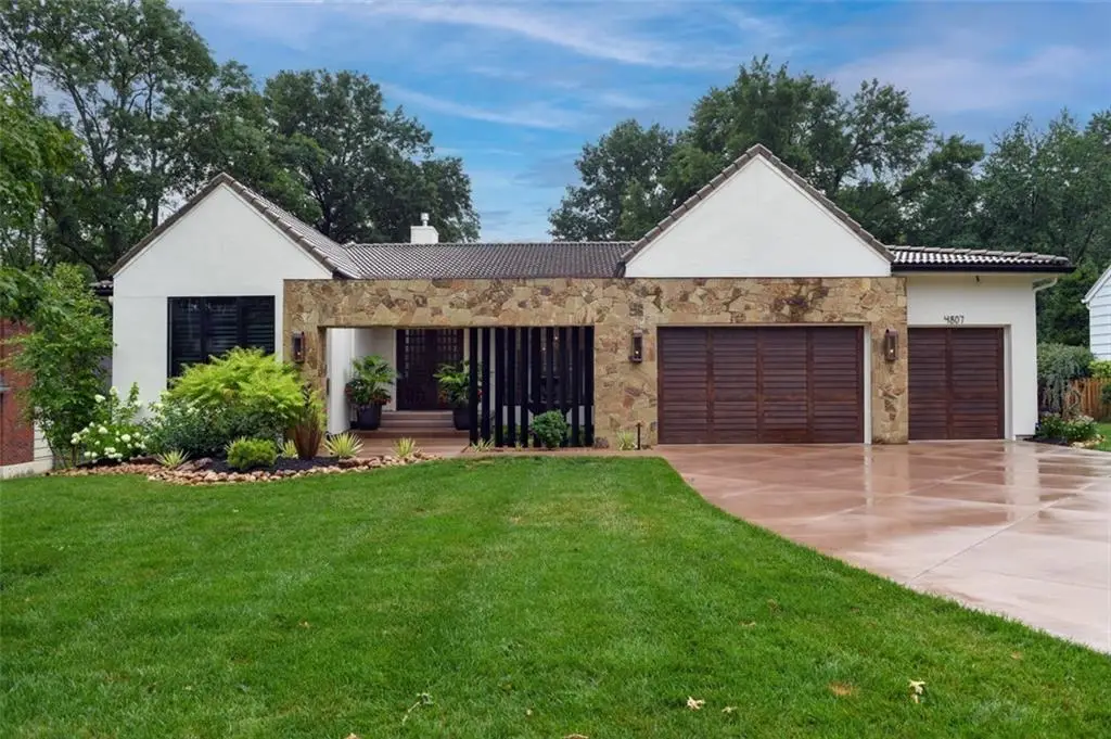 4807 W 64th Street, Prairie Village, KS 66208 - #1