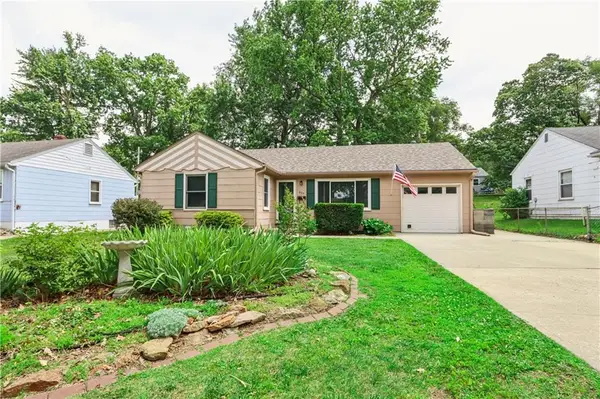 607 NE 67th Place, Gladstone, MO 64118