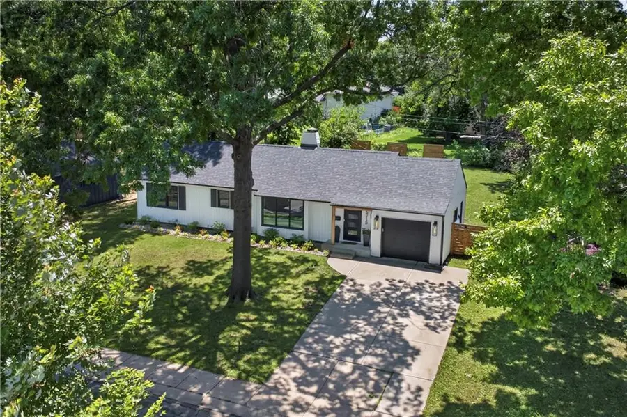 5715 W 78th Terrace, Prairie Village, KS 66208 - #3
