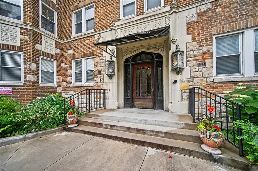 311 E Emanuel Cleaver Boulevard #401, Kansas City, MO 64112 - #2