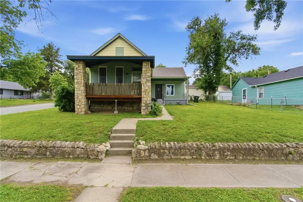 932 Dakota Street, Leavenworth, KS 66048 - #1