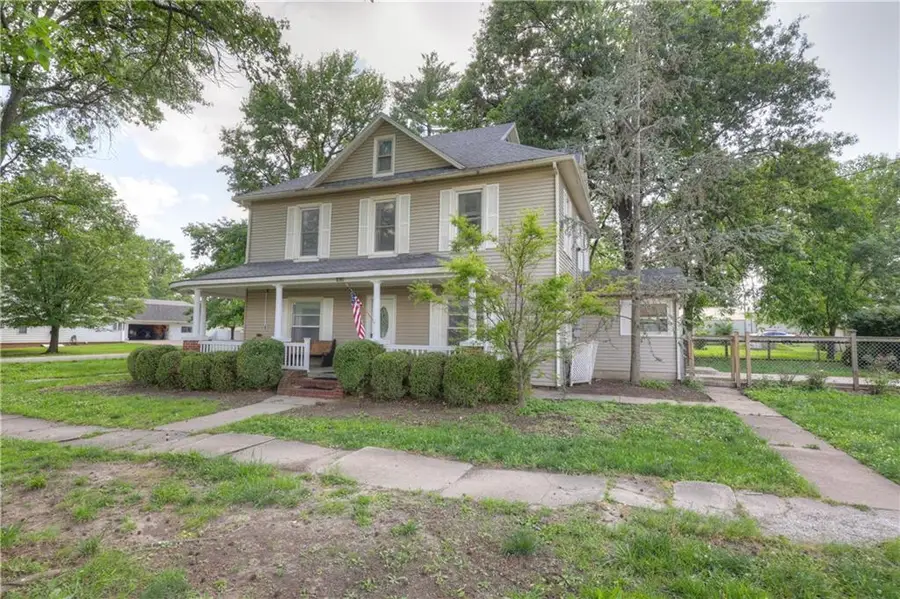 235 S Minnesota Avenue, Columbus, KS 66725 - #2