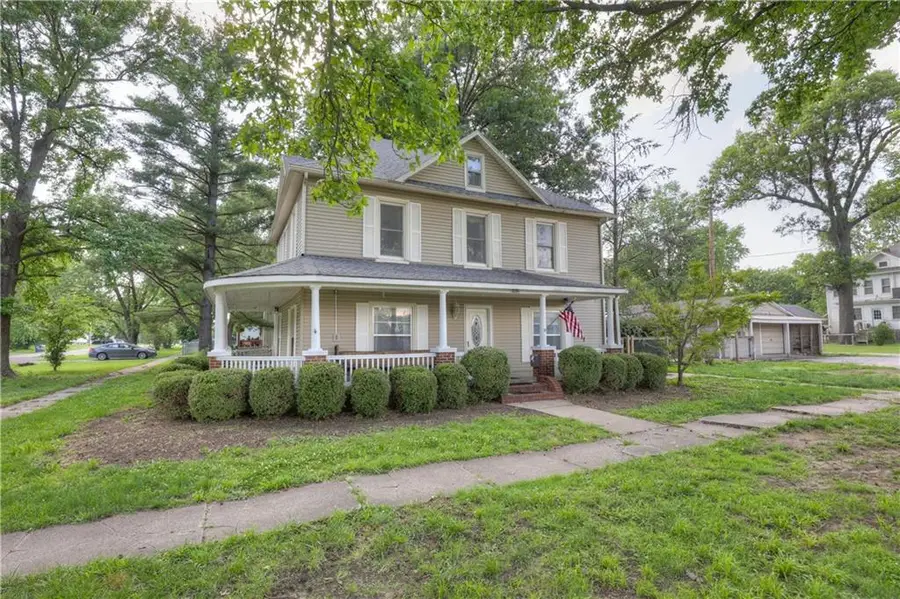 235 S Minnesota Avenue, Columbus, KS 66725 - #3