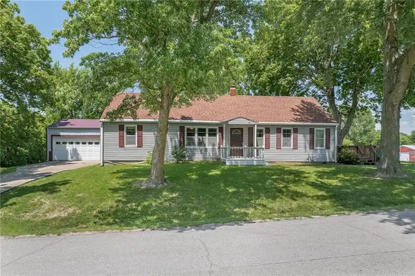 705 E Price Avenue, Savannah, MO 64485