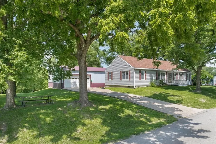 705 E Price Avenue, Savannah, MO 64485 - #2