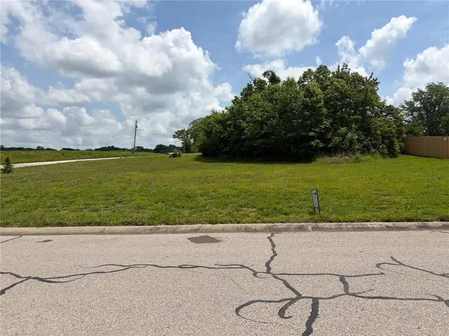 921 Sutherland Drive, Louisburg, KS 66053 - #2