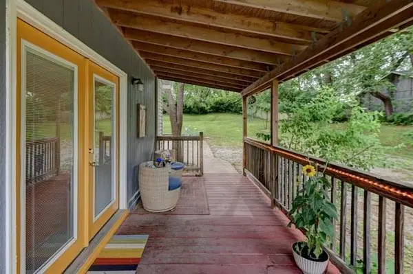 5507 NW Venetian Drive, Houston Lake, MO 64151