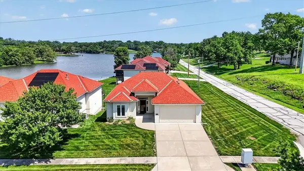 1348 NE Timbercreek Drive, Lee's Summit, MO 64086