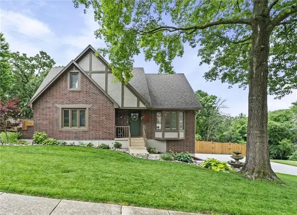 2108 SW Brookshire Drive, Blue Springs, MO 64015