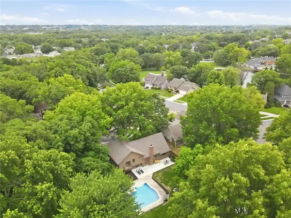 11809 Rosehill Road, Overland Park, KS 66210