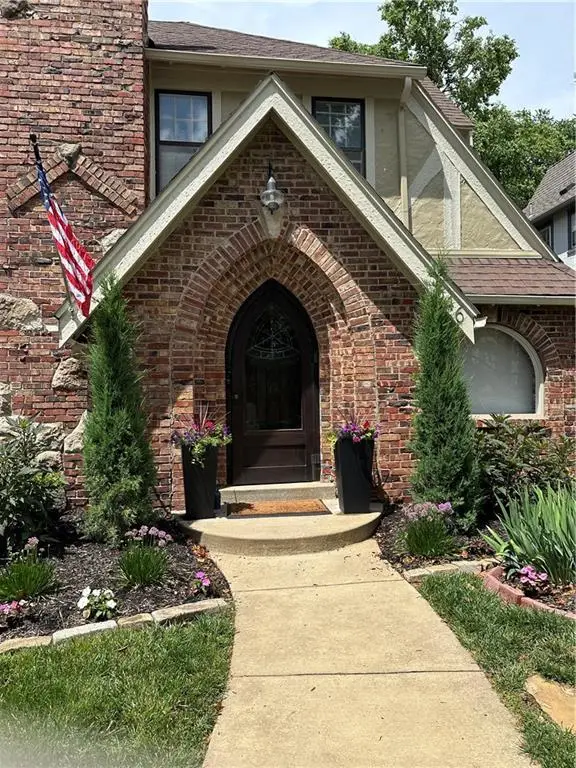 646 W 70th Terrace, Kansas City, MO 64113 - #2