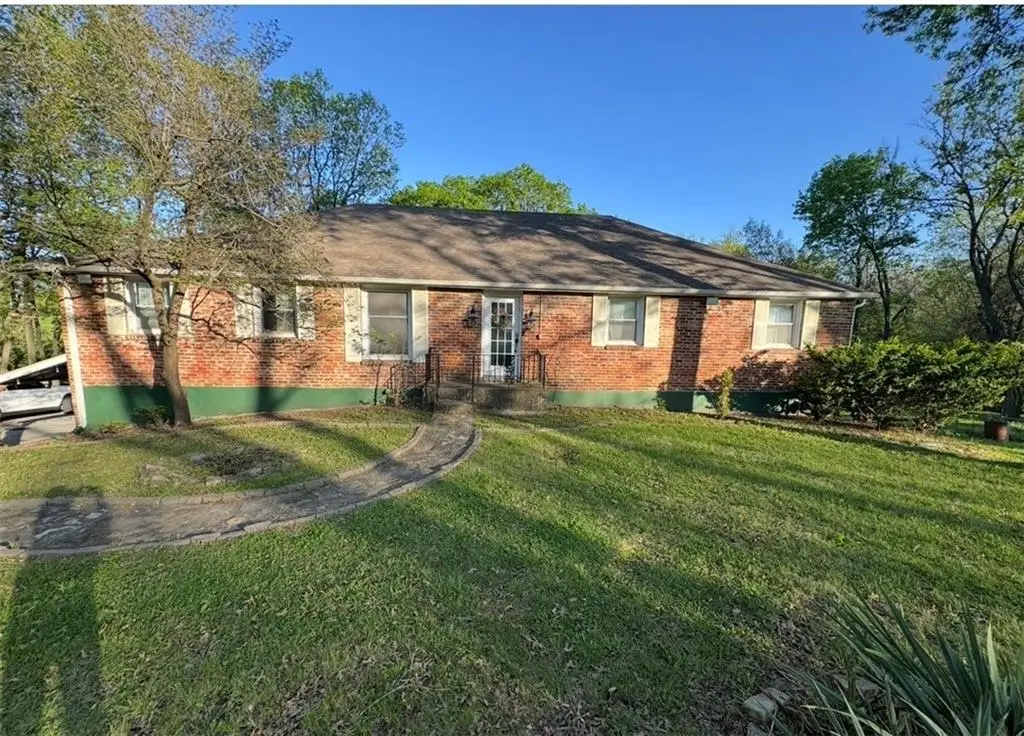 6261 NE Russell Road, Kansas City, MO 64117 - #1