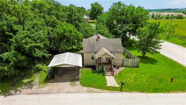 104 E 6th Street, Tonganoxie, KS 66086
