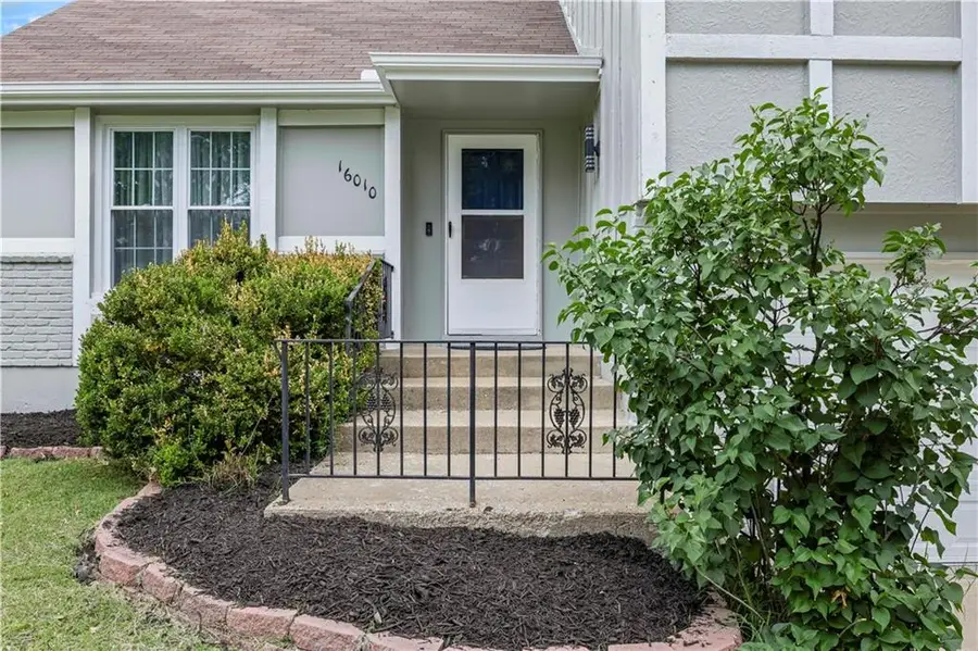 16010 W 154th Terrace, Olathe, KS 66062 - #3