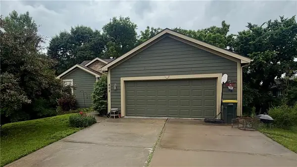 802 Hithergreen Court, Lansing, KS 66043