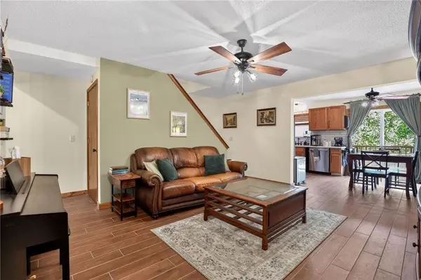 9930 N Cherry Drive, Kansas City, MO 64155