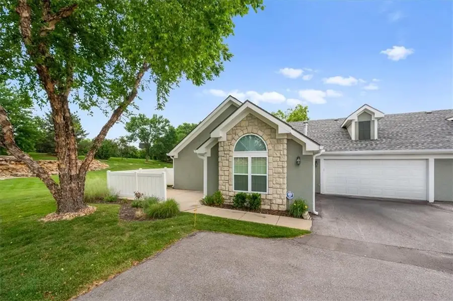 7213 Meadow View Street, Shawnee, KS 66227 - #2