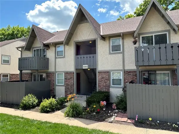 6202 Robinson Street #3, Overland Park, KS 66202